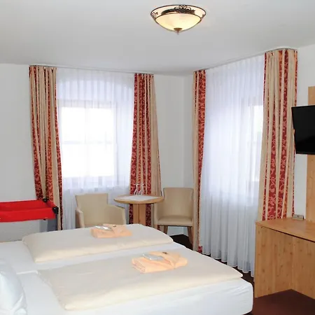 فندق Landgasthof Goldener Pflug 3*
