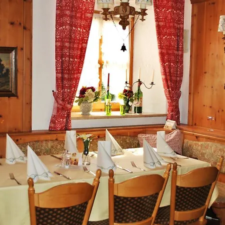 فندق Landgasthof Goldener Pflug 3*